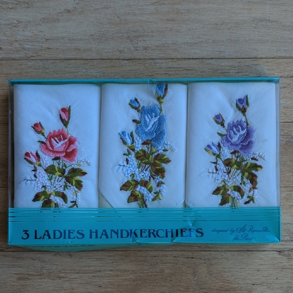 Vintage Other - Vintage 100% Cotton Floral Embroidered Handkerchiefs Set